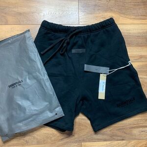 ESSENTIALS SHORTS SS22